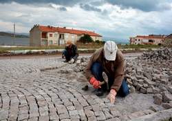 Dikili’de Cadde Ve Sokaklara Altın Dokunuşlar