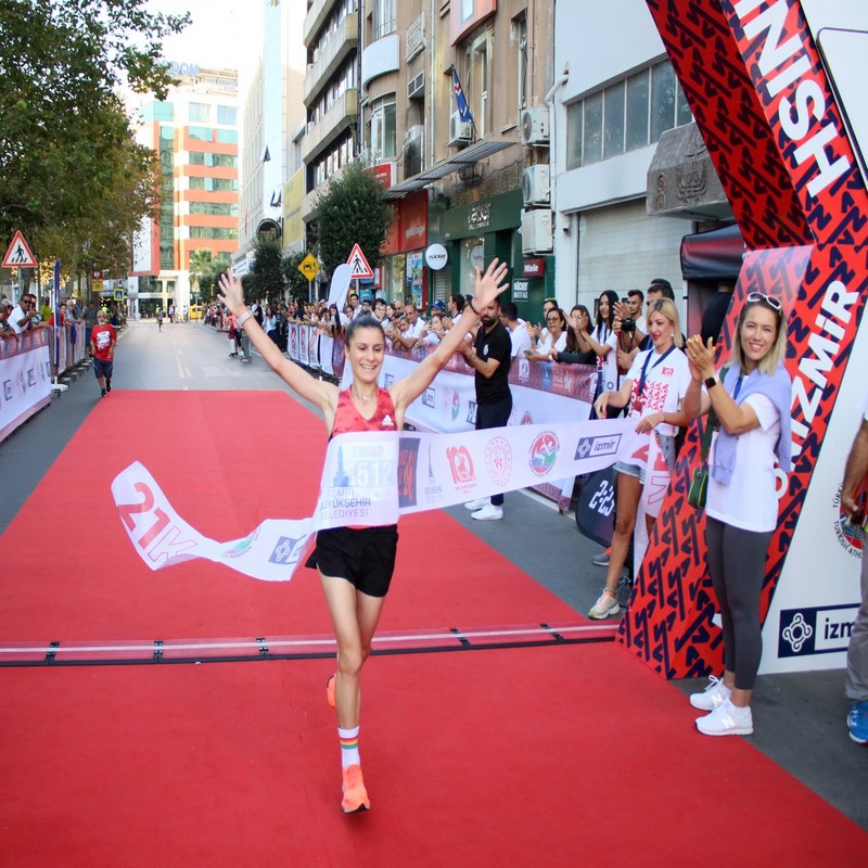 9 Eylül İzmir Yarı Maratonu’na rekor katılım