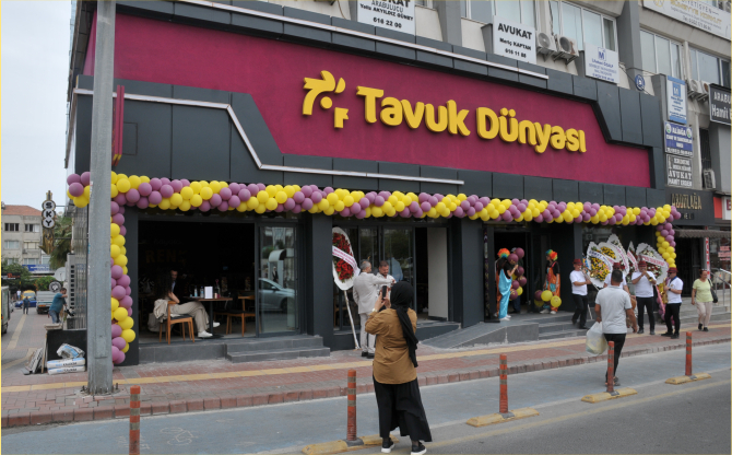 Tavuk Dünyası Aliağa'da Yeni Şubesini Açtı