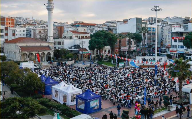 Başkan Tugay'dan iftar sofrasında dayanışma mesajı